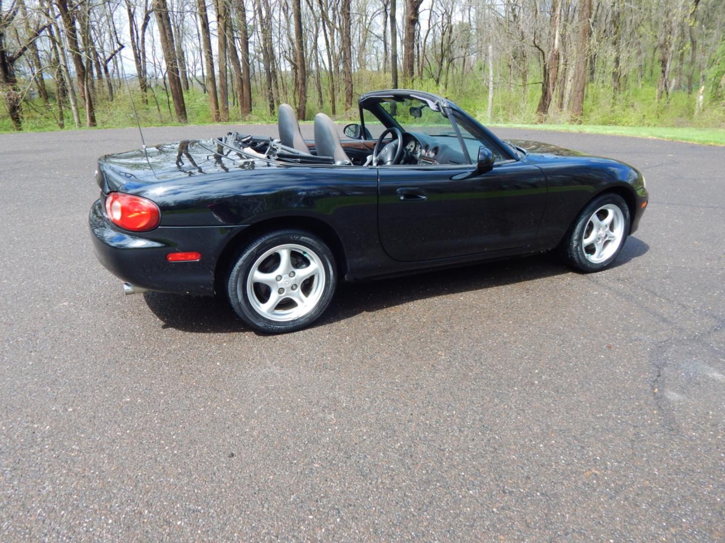 2002 Black /Black Cloth Mazda MX-5 Miata base (JM1NB353920) with an 1.8 liter 4 cylinder engine, 5 speed manual transmission, located at 6528 Lower York Road, New Hope, PA, 18938, (215) 862-9555, 40.358707, -74.977882 - Here for sale is a very fun 2002 Mazda MX-5 Miata. Under the hood is a strong running 1.8 liter 4 cylinder which puts power to the rear wheels via a solid shifting 5 speed manual transmission. Features include; Black cloth interior, wood grain trim, cold AC, power windows, AM/FM/CD, heated rear wi - Photo#6